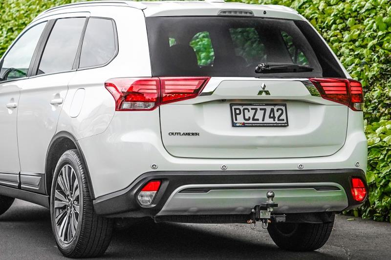 2022 Mitsubishi Outlander LS 7 Seater
