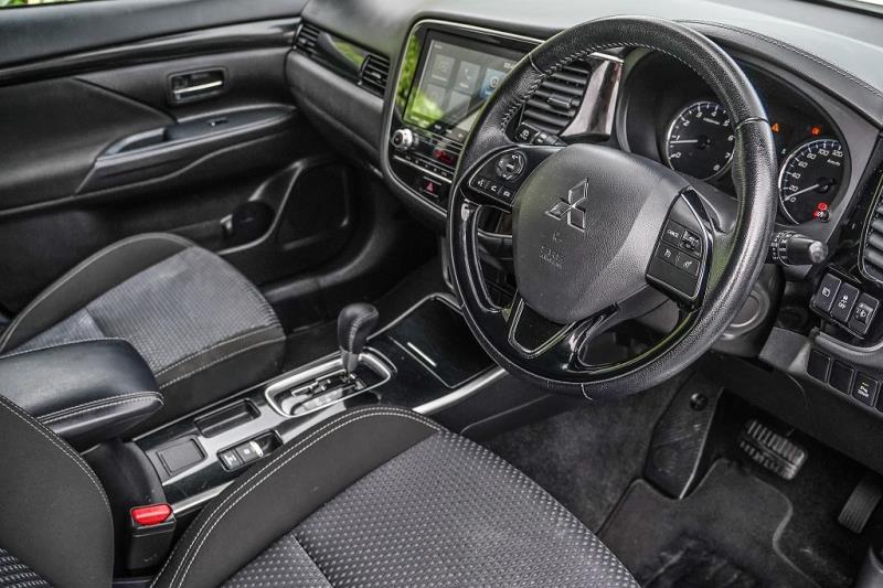 2022 Mitsubishi Outlander LS 7 Seater