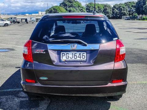 2011 Honda Fit Shuttle - Thumbnail
