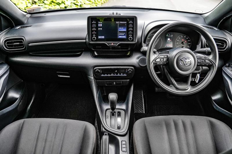 2020 Toyota Yaris Hybrid / Vitz