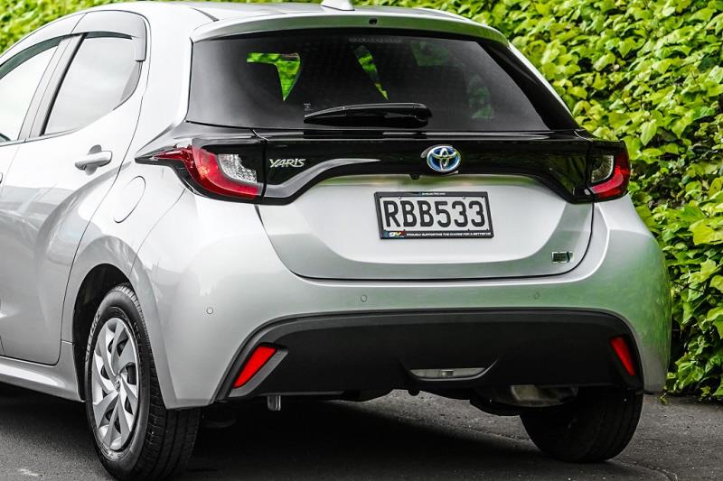 2020 Toyota Yaris Hybrid / Vitz