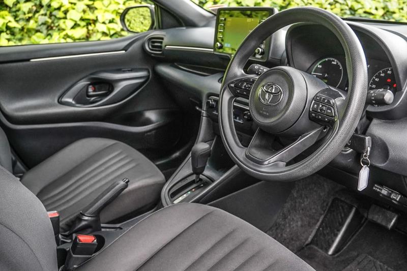 2020 Toyota Yaris Hybrid / Vitz