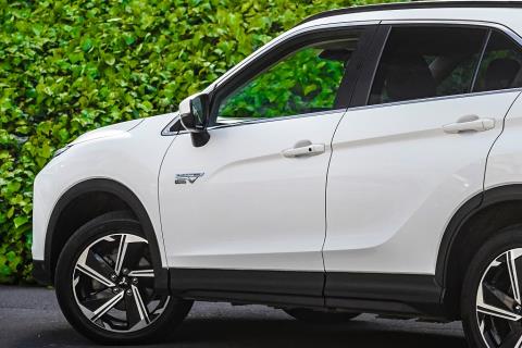 2021 Mitsubishi Eclipse Cross PHEV - Thumbnail
