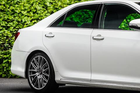 2013 Toyota Camry Hybrid - Thumbnail