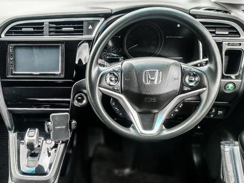 2018 Honda Fit Shuttle Hybrid - Thumbnail