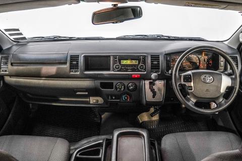 2017 Toyota Hiace Minibus 12 Seater - Thumbnail