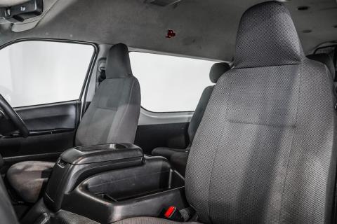 2017 Toyota Hiace Minibus 12 Seater - Thumbnail