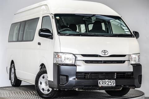 2017 Toyota Hiace Minibus 12 Seater - Thumbnail