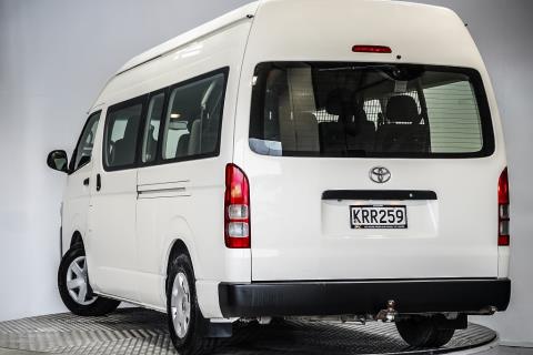 2017 Toyota Hiace Minibus 12 Seater - Thumbnail