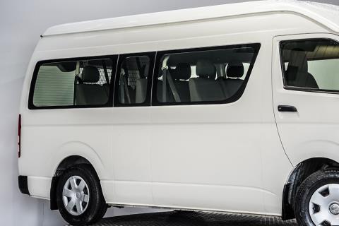 2017 Toyota Hiace Minibus 12 Seater - Thumbnail
