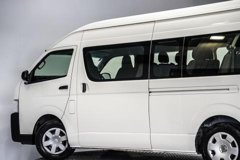 2017 Toyota Hiace Minibus 12 Seater - Thumbnail
