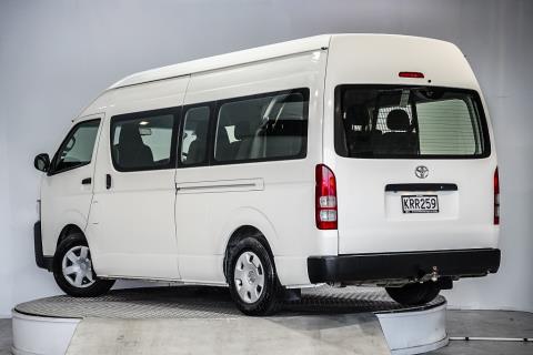 2017 Toyota Hiace Minibus 12 Seater - Thumbnail