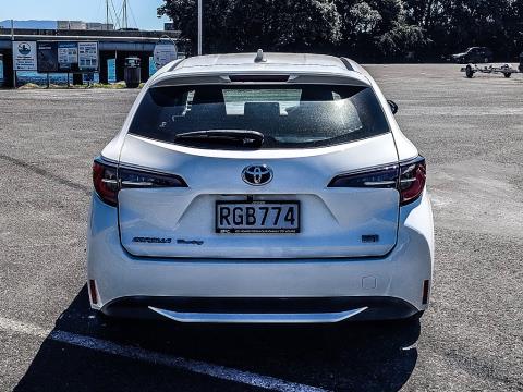 2020 Toyota Corolla Touring Hybrid - Thumbnail