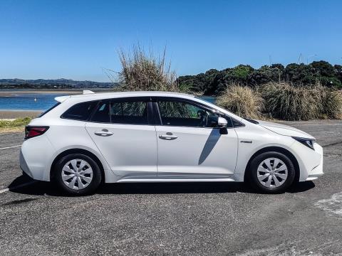 2020 Toyota Corolla Touring Hybrid - Thumbnail