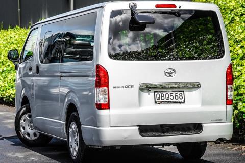 2019 Toyota Hiace GL 5 Door - Thumbnail