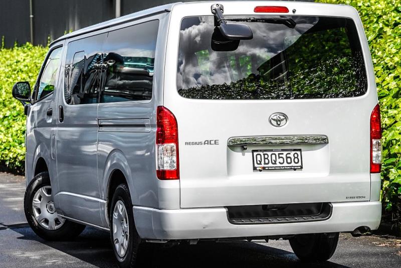 2019 Toyota Hiace GL 5 Door