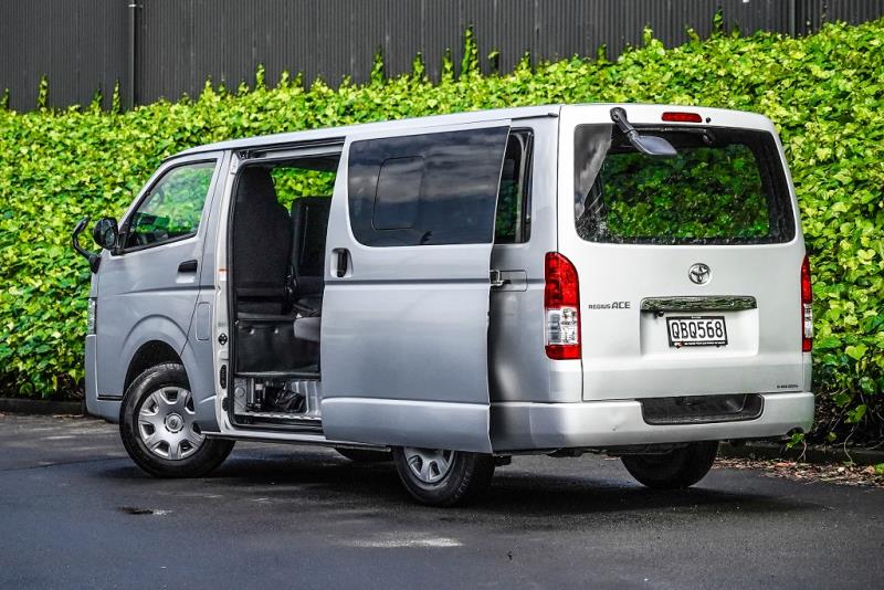 2019 Toyota Hiace GL 5 Door