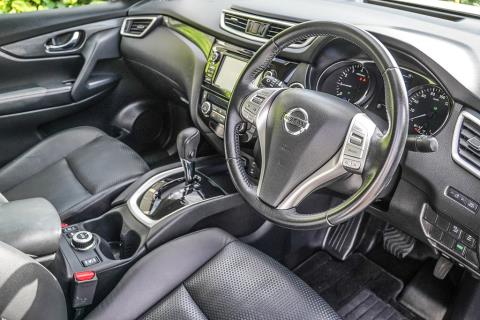 2015 Nissan X-Trail Hybrid - Thumbnail