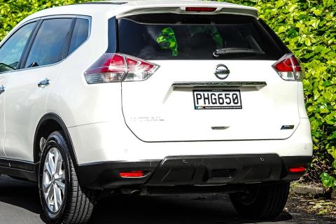 2015 Nissan X-Trail Hybrid - Thumbnail