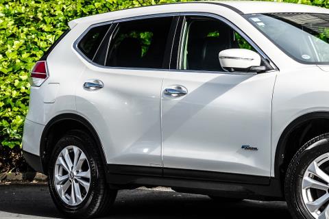 2015 Nissan X-Trail Hybrid - Thumbnail