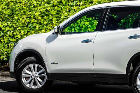 2015 Nissan X-Trail Hybrid - Thumbnail