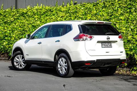 2015 Nissan X-Trail Hybrid - Thumbnail