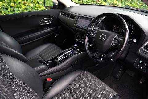 2016 Honda Vezel Z Hybrid / HR-V - Thumbnail