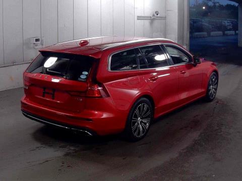 2018 Volvo V60 T5 Inscription - Thumbnail