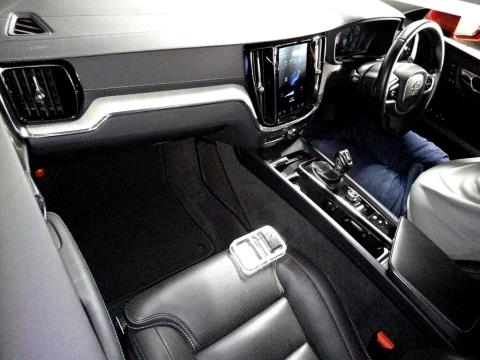 2018 Volvo V60 T5 Inscription - Thumbnail