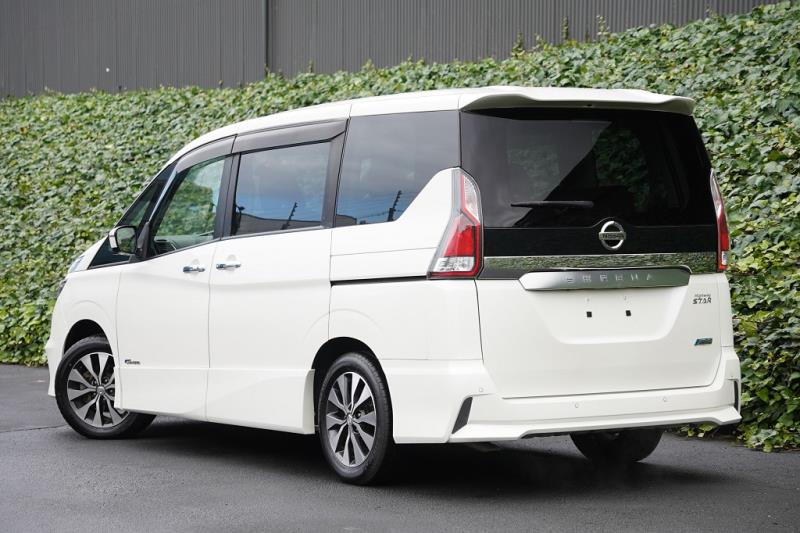 2018 Nissan Serena Hybird