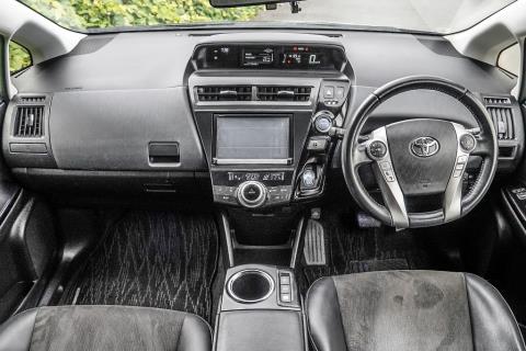 2014 Toyota Prius Alpha G Hybrid - Thumbnail