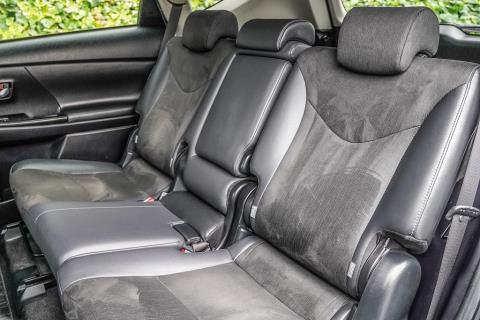 2014 Toyota Prius Alpha G Hybrid - Thumbnail