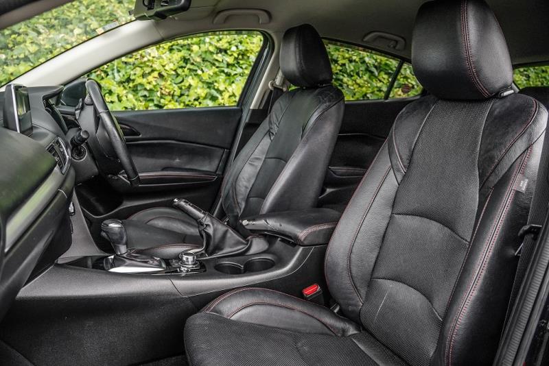 2014 Mazda Axela 20S / 3 Sport