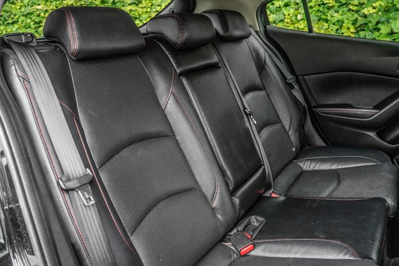 2014 Mazda Axela 20S / 3 Sport