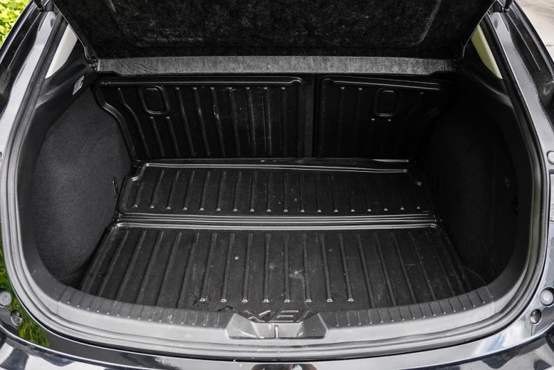 2014 Mazda Axela 20S / 3 Sport