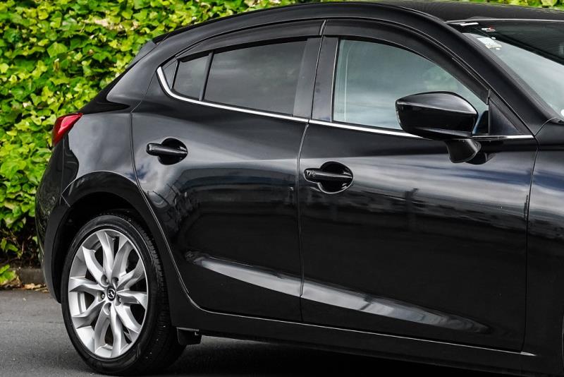 2014 Mazda Axela 20S / 3 Sport