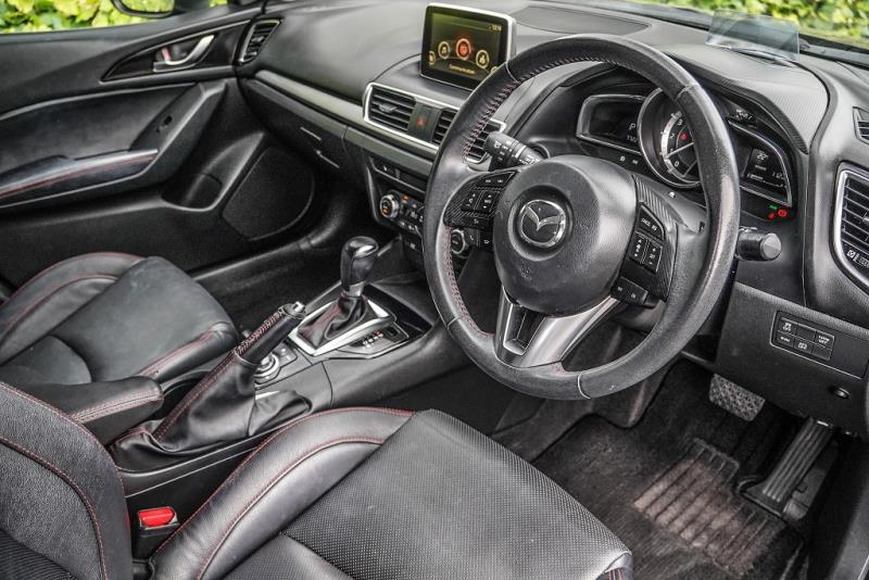 2014 Mazda Axela 20S / 3 Sport