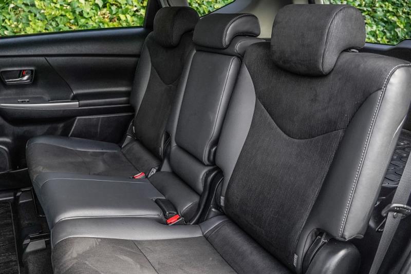 2014 Toyota Prius Alpha G Touring