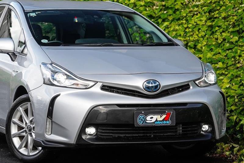 2014 Toyota Prius Alpha G Touring