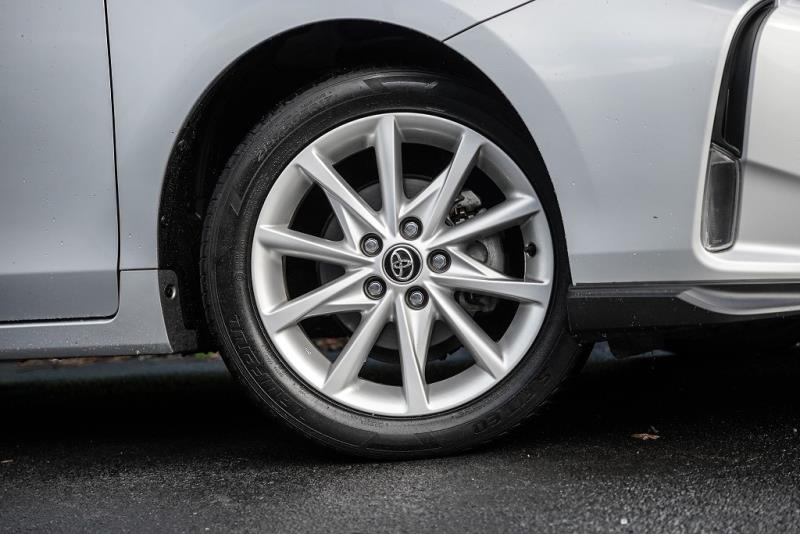 2014 Toyota Prius Alpha G Touring