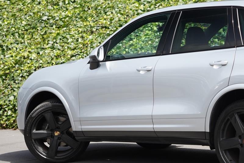 2017 Porsche Cayenne Platinum Edition