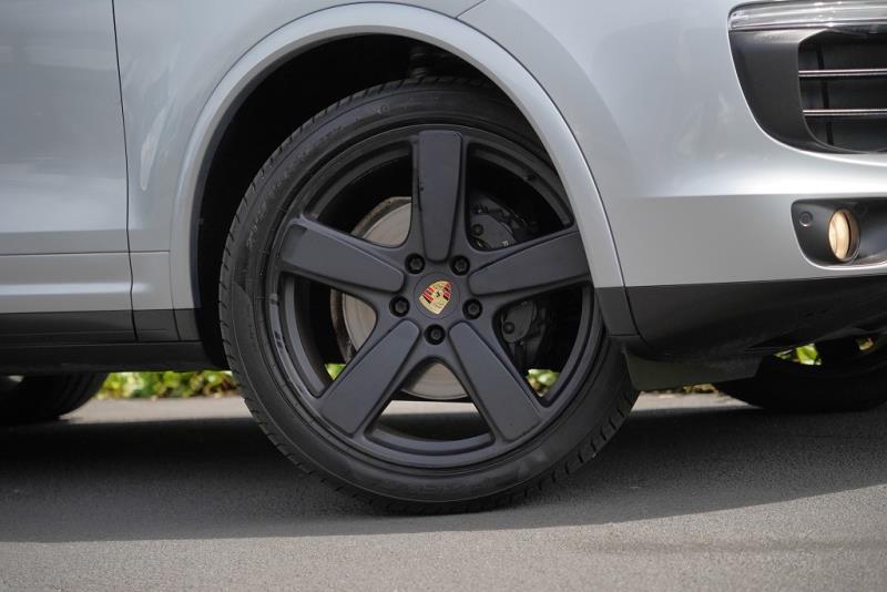 2017 Porsche Cayenne Platinum Edition