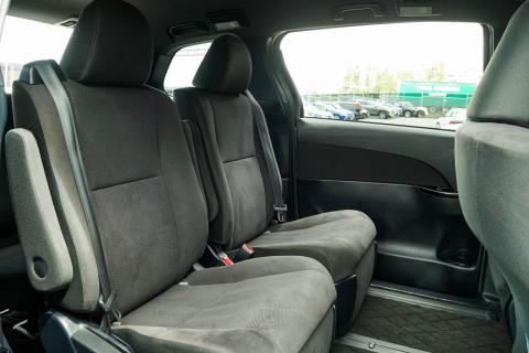 2016 Toyota Estima - Thumbnail