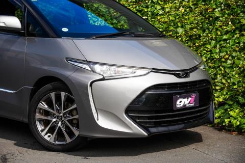 2016 Toyota Estima - Thumbnail