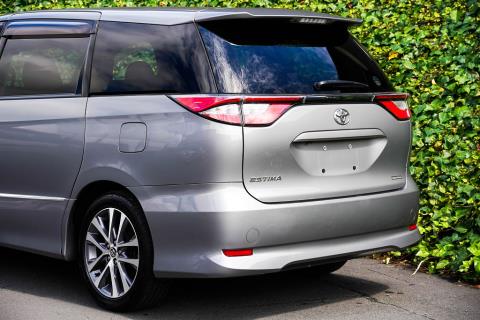 2016 Toyota Estima - Thumbnail
