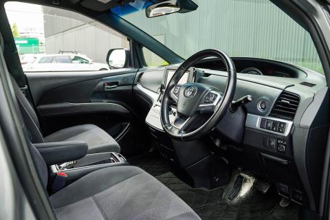 2016 Toyota Estima - Thumbnail