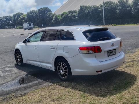 2011 Toyota Avensis Xi Wagon - Thumbnail