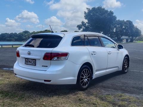 2011 Toyota Avensis Xi Wagon - Thumbnail