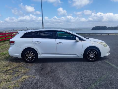 2011 Toyota Avensis Xi Wagon - Thumbnail