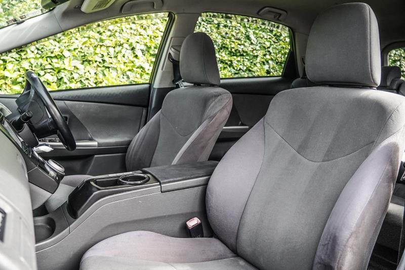 2013 Toyota Prius Alpha Hybrid